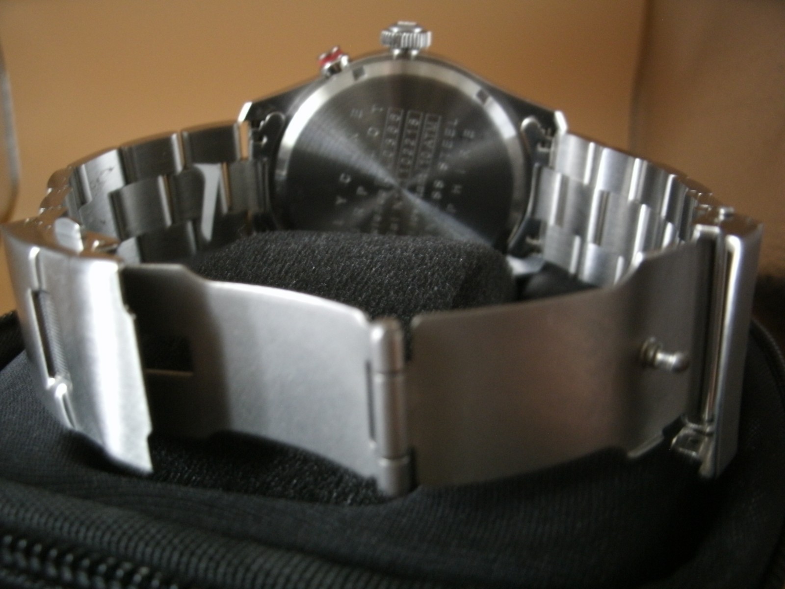 Glycine AirPilot Dual time watch, working and keeping time.