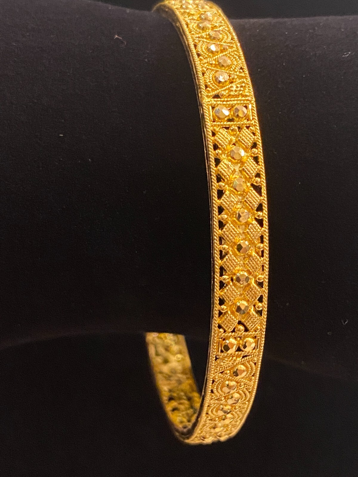 Gorgeous Dubai Handmade 6.40 MM Bangle Bracelet In 916 Stamped 22K Yellow Gold