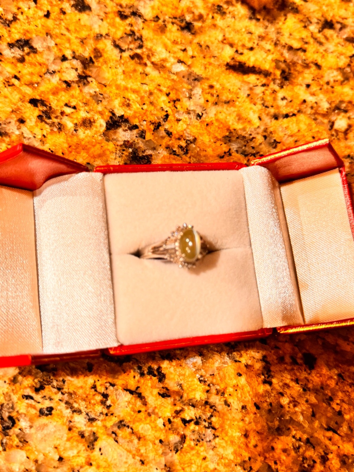 Very rare Cat’s Eye Chrysoberyl Platinum ring