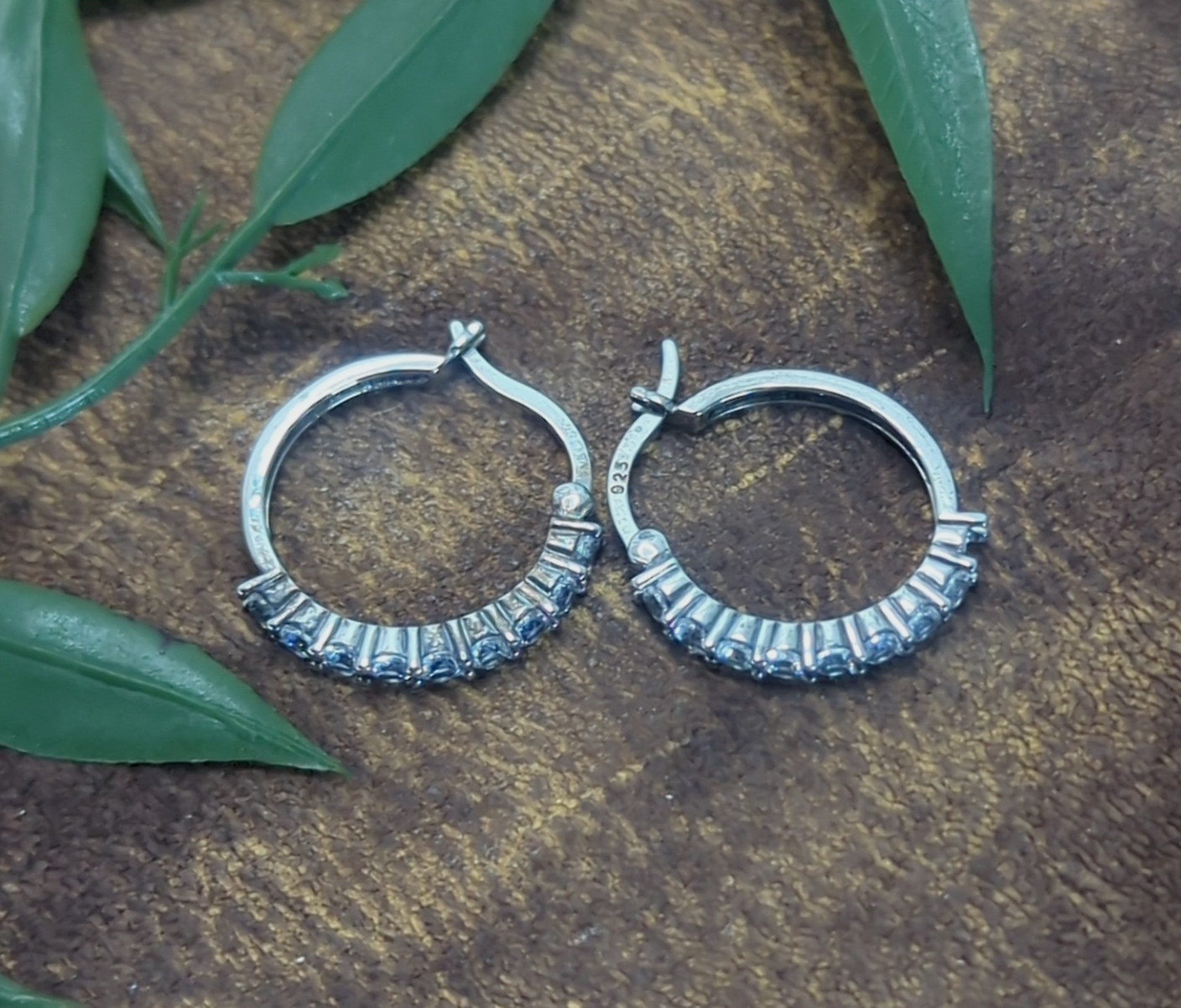 925 Stamped Sterling Silver Zirconia Small Hoop Earrings 3/4″ Diameter Used 2.5