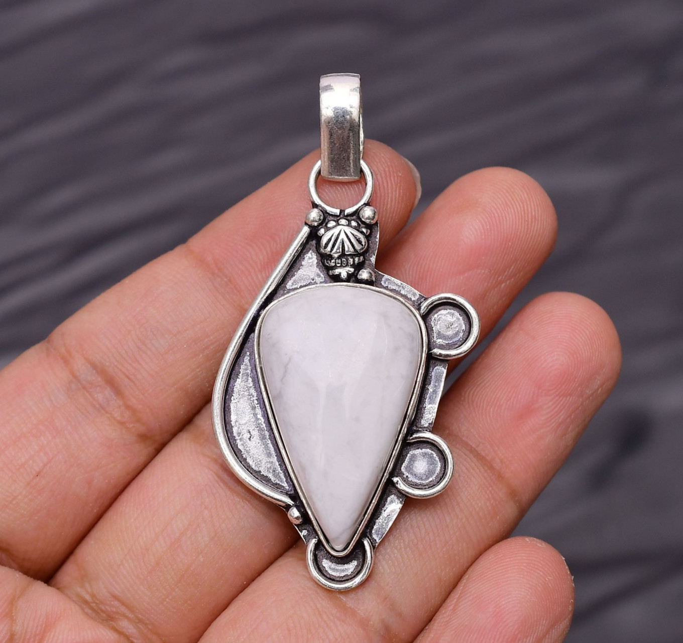 Howlite Gemstone 925 Sterling Silver Jewelry Pendant 2.04″
