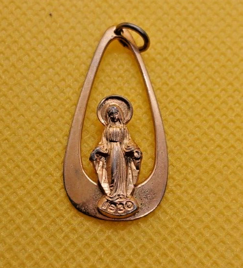 Mary necklace Pendant gold tone vintage