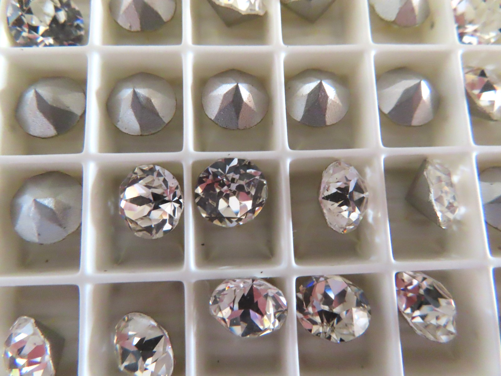 36 Swarovski Dentelles 38ss Crystal/silver foiled. #1200