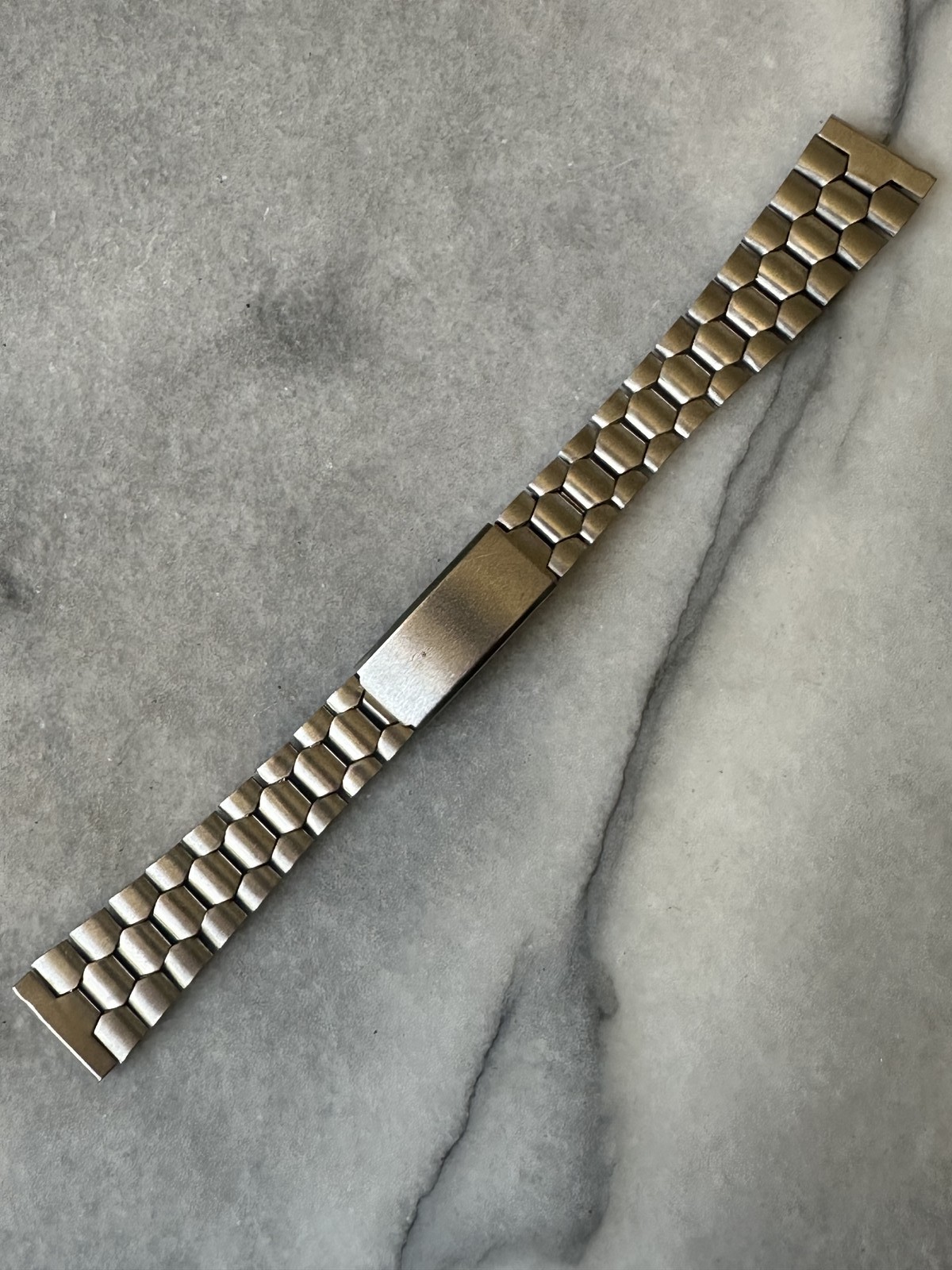 Bracelet de montre vintage en acier inoxydable doré