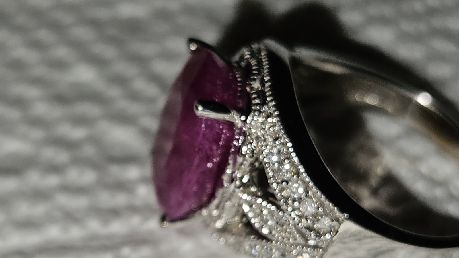BEAUTIFUL COCKTAIL RING IN WHITE GOLD & DIAMONDS W/LAB CREATED RUBY