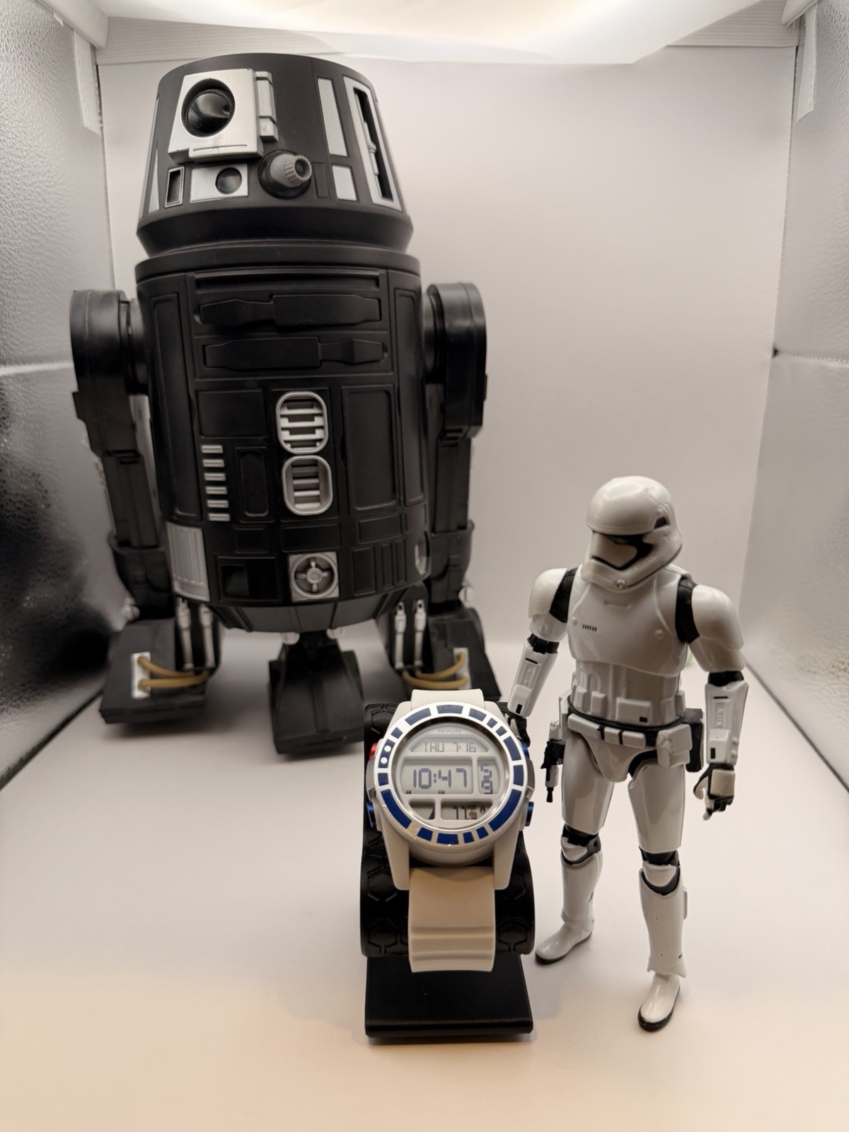 Nixon Star Wars R2-D2 Unit Watch, Featuring a 44mm White Case and a Blue Bezel.