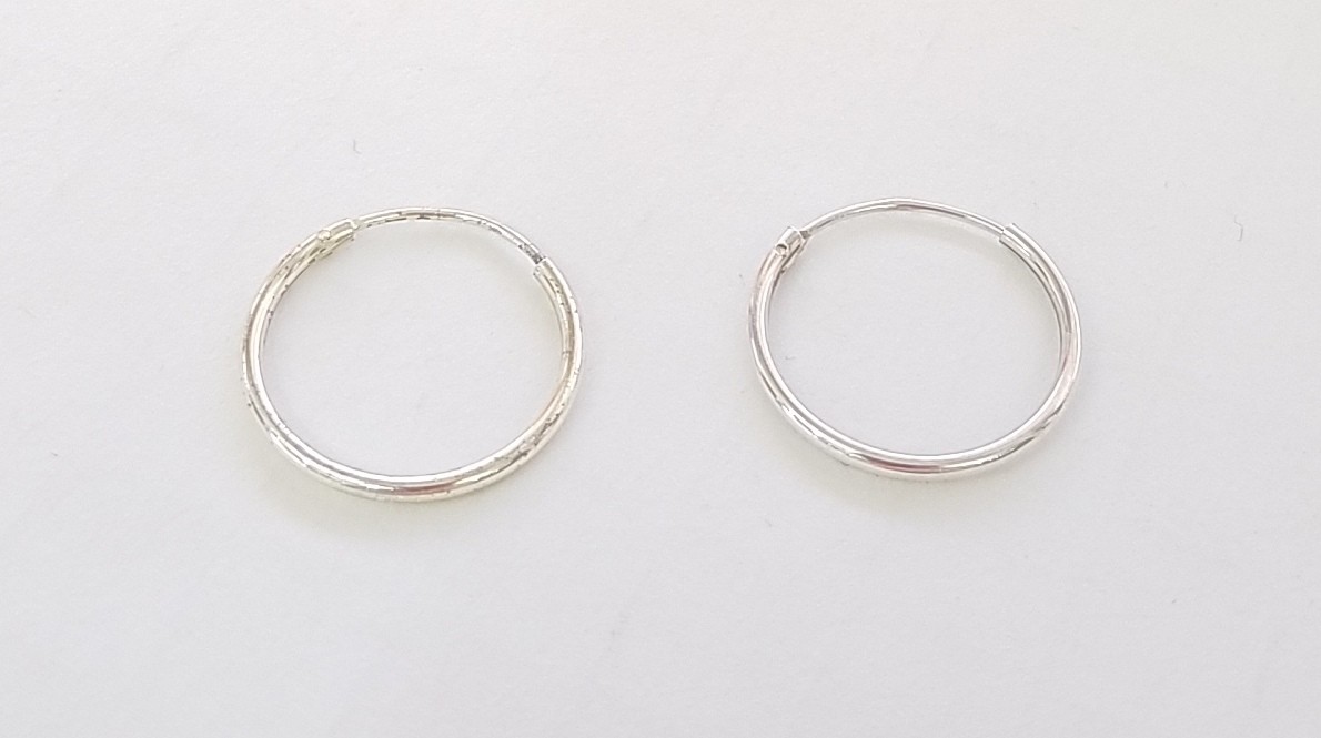 Sterling Silver high polish 5/8″ wide hoop earrings 1.3MM thick .6gm