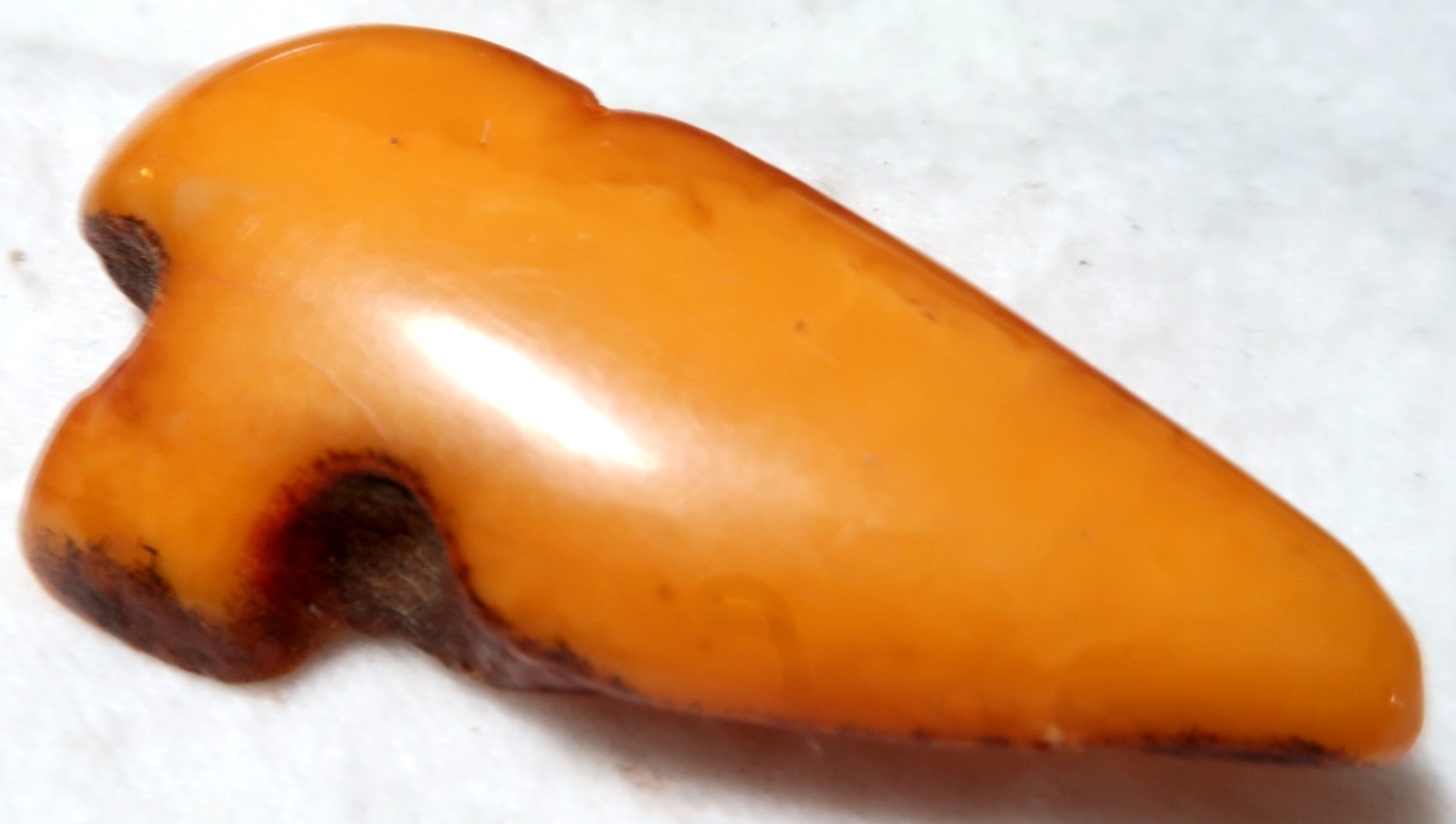 VINTAGE USSR DEEP BUTTERSCOTCH EGG YOLK COLOR BALTIC AMBER PIN BROOCH
