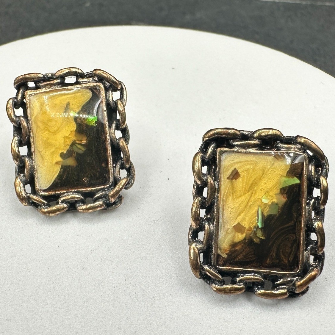 Vintage Chain-link border Frame Rectangular Resin Stud Earrings Gold Tone