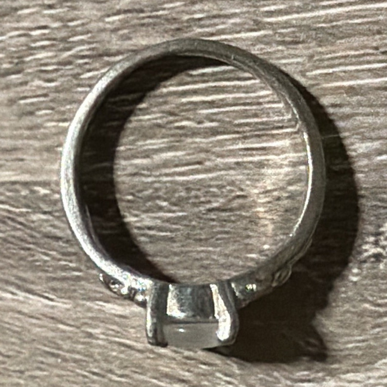 Sterling Silver Metal Band Ring Oval White Stone Bezel Set Size 7