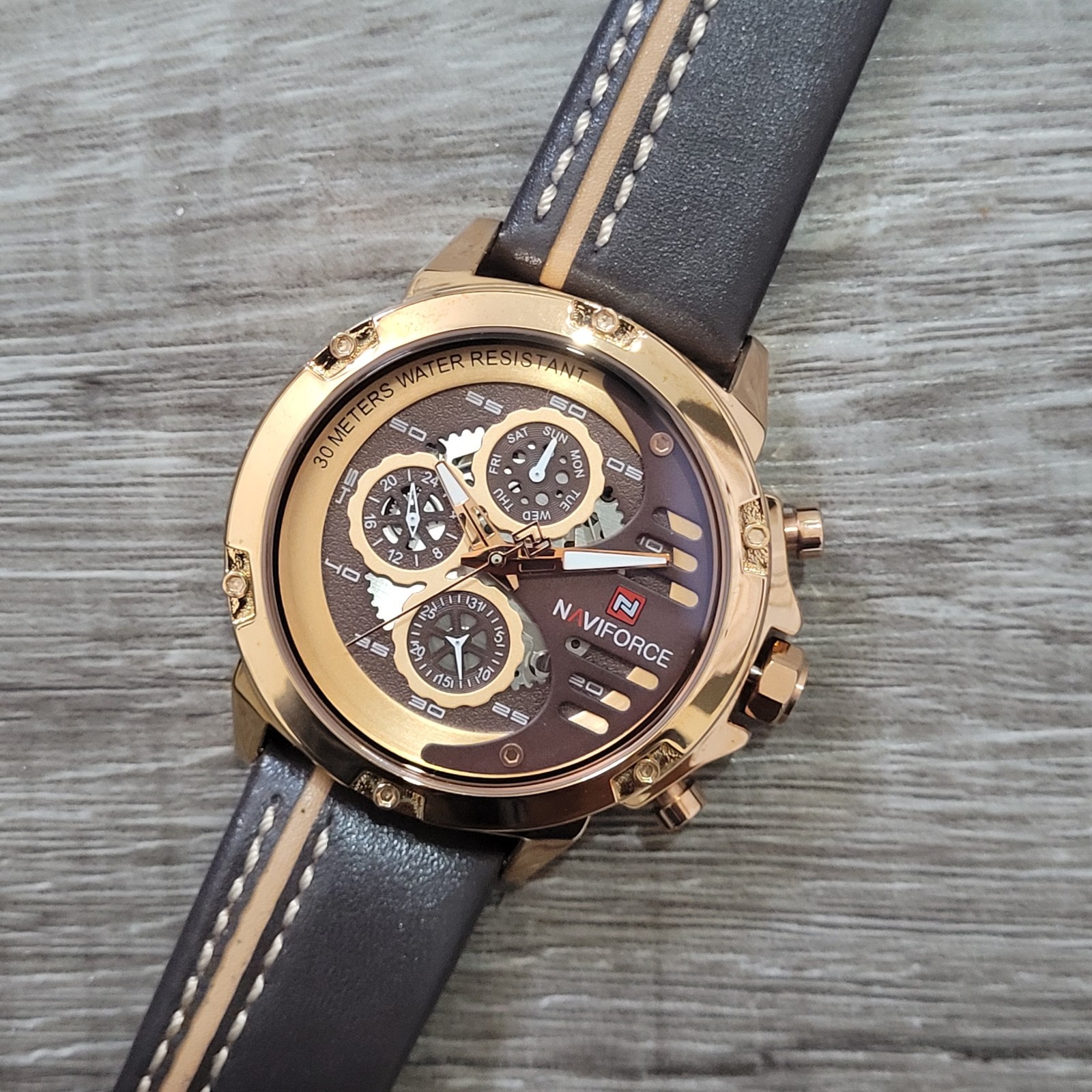 Naviforce Stylish Chronograph Watch in Leather for Men