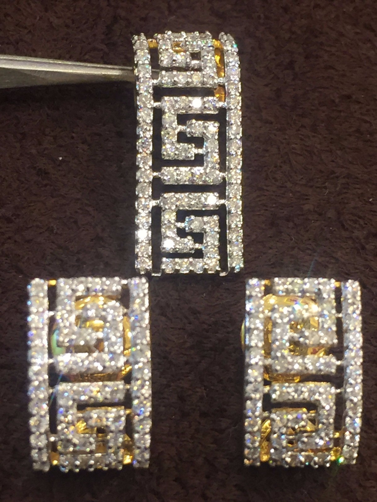 Pave 1.90 Cts Round Brilliant Cut Diamonds Pendant Earrings Set In 585 14K Gold