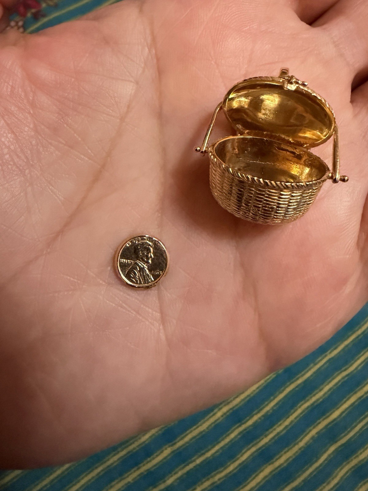Chatham jewelers solid 14 karat gold Nantucket basket charm