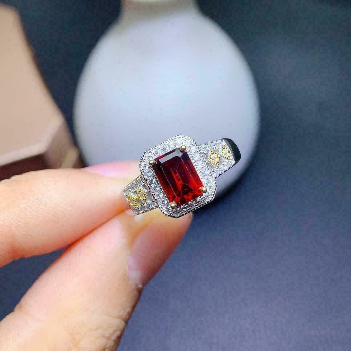 Emerald Simulated Garnet Women’s Pretty Halo Wedding Ring 14K White Gold Plated