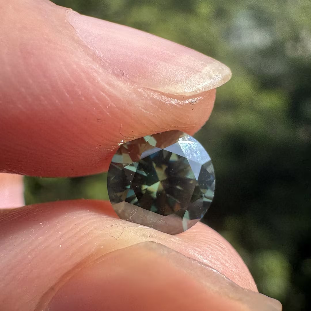 Wholesale VVS1 Moissanite Stones green 5-9mm Round Cut for Earring Jewelry Stone