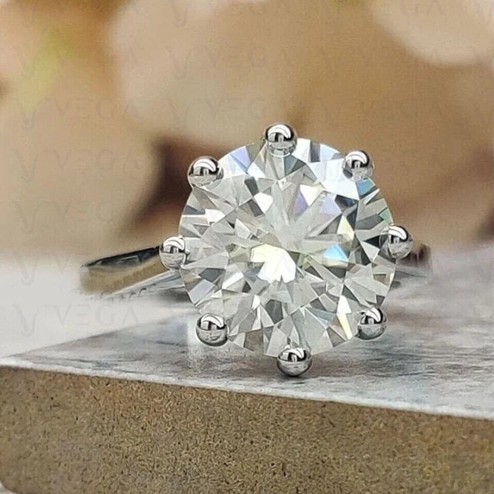 Beautiful 10 ct Lab Created Off White Diamond Ring 925 Sterling Silver