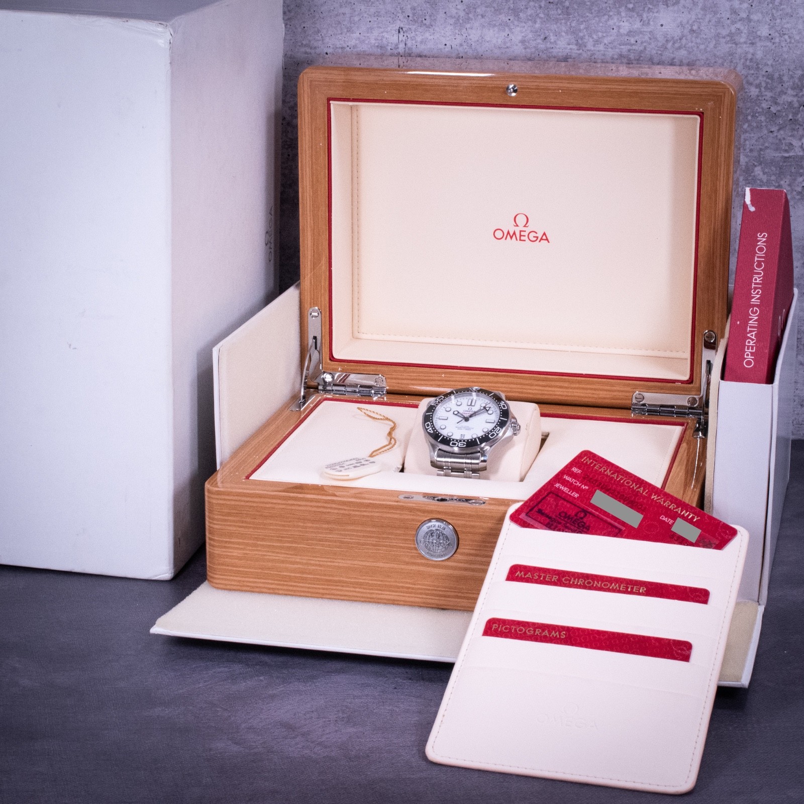 Omega Seamaster Diver 300M White Dial 42mm, Ref. 210.30.42.20.04.001 w/ B&P