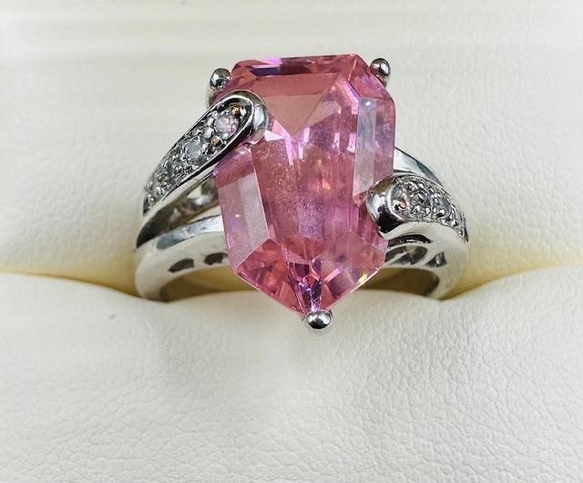 Premier Paradise Pink Ice LG Stones Ring, Silver Tone Setting/Band Size 7