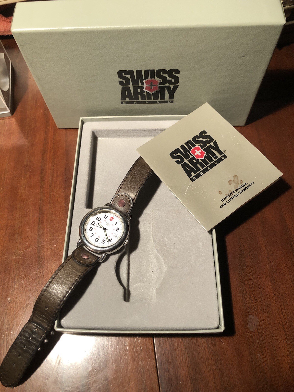 1995 Men’s Victorinox Swiss Army Calvary Watch Org Box & Papers Red Rivet LOOK