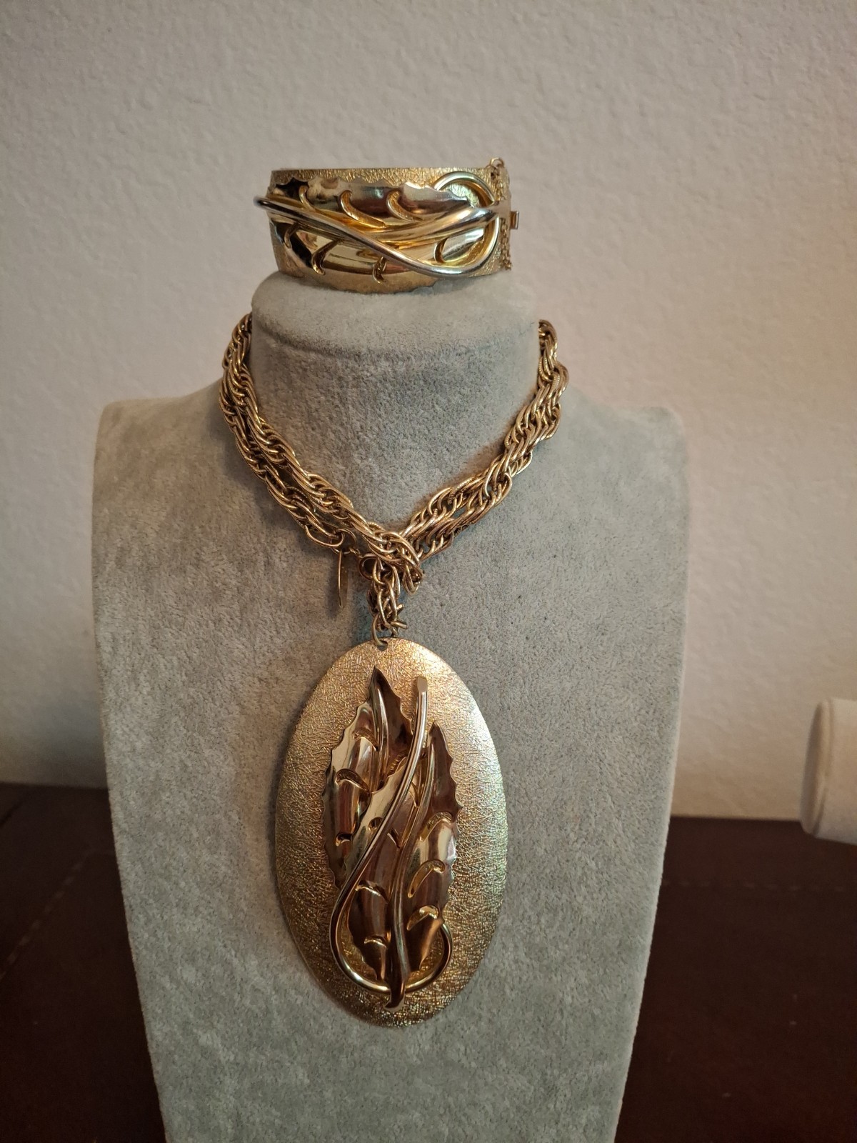 Vintage Rare Whiting & Davis Bracelet Gold Leaf Design With Safety Chain Size 7