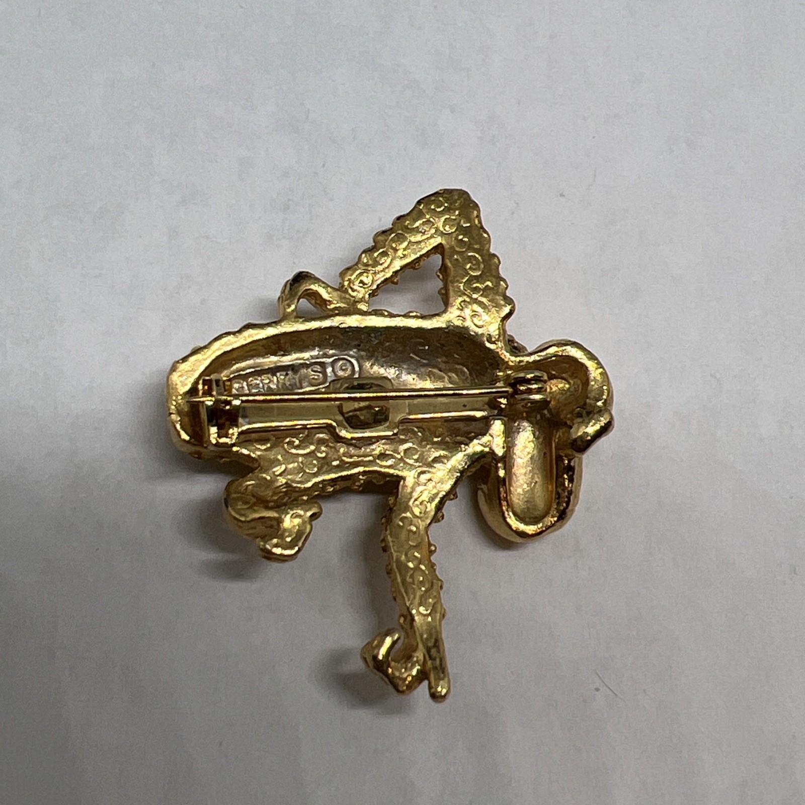 Vintage Signed Gerry’s Gold Tone Monkey Ape Figural Brooch Textured Red Rhinesto