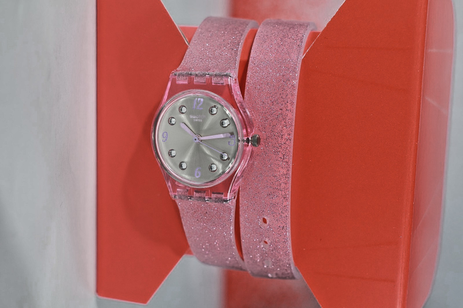 New Swiss Swatch Brillante Grey Dial Pink Glitter Silicone Watch LP132 25MM Wrap