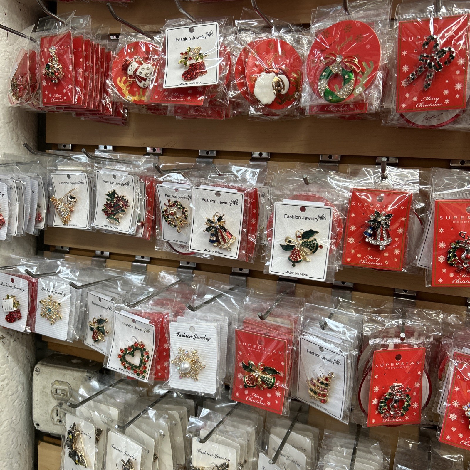 Bulk wholesal60 X Christmas Pins Brooch Lot/ Holiday Brooch /santa/ (USA SELLER)