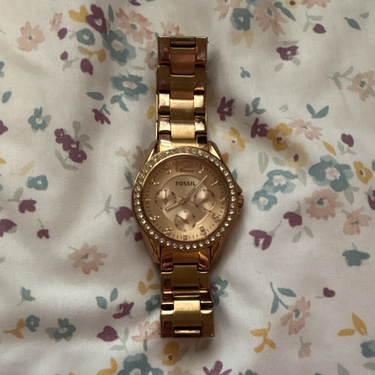 Fossil Riley Women’s Gold Tone Chronograph Quartz Crystal Bezel Bracelet