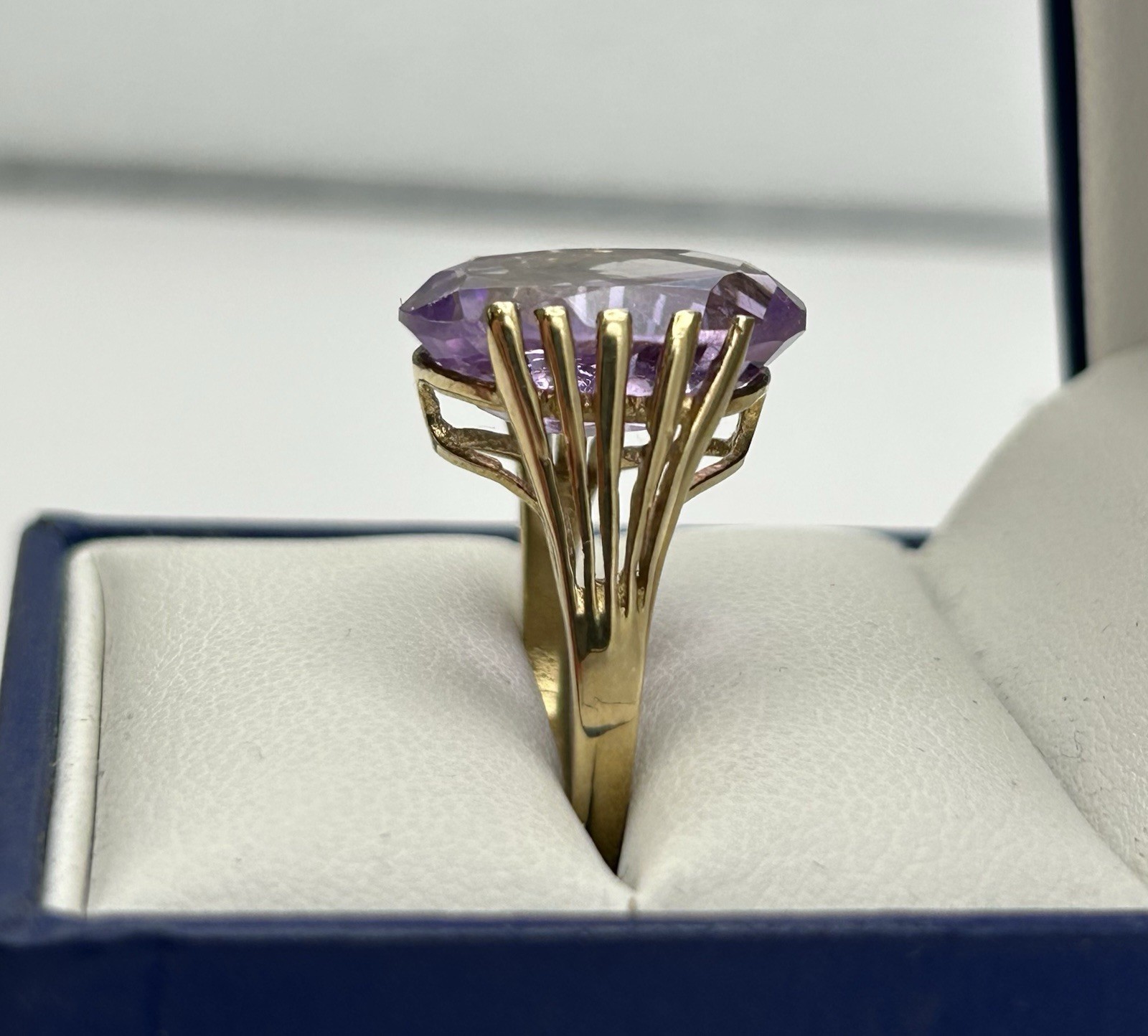 Vintage Large 9ct Gold & Amethyst Ring. Size O London 1990. 3.8 Grams
