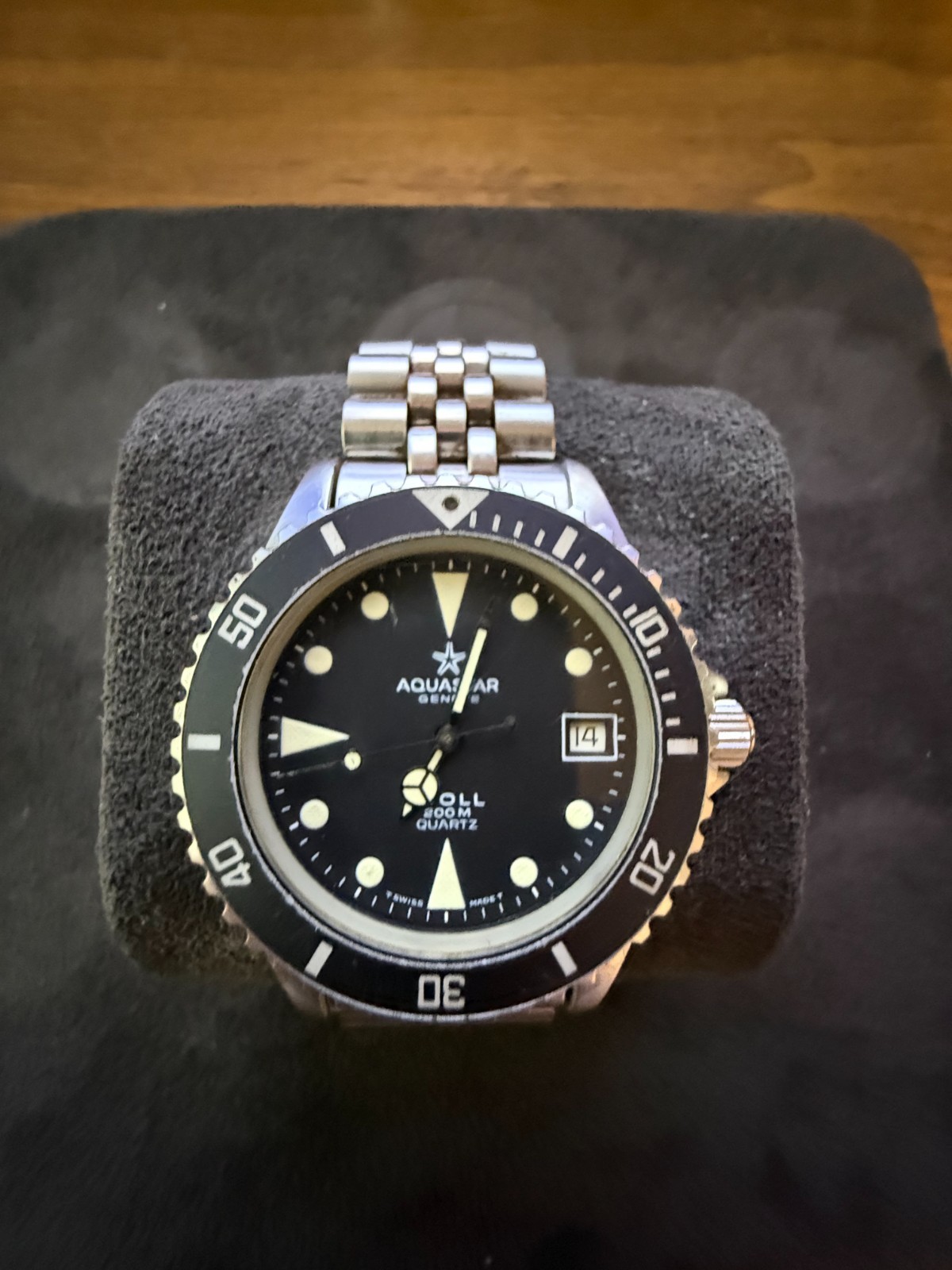 Vintage Aquastar Atoll 200 M Diving Quartz Watch
