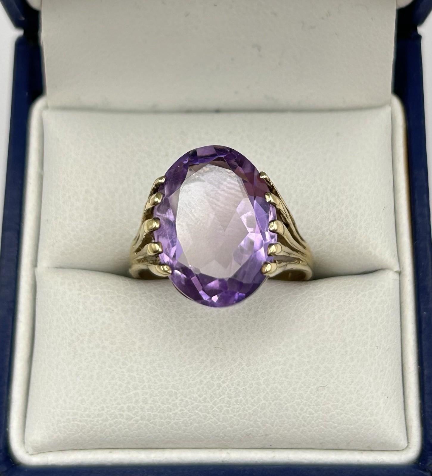 Vintage Large 9ct Gold & Amethyst Ring. Size O London 1990. 3.8 Grams