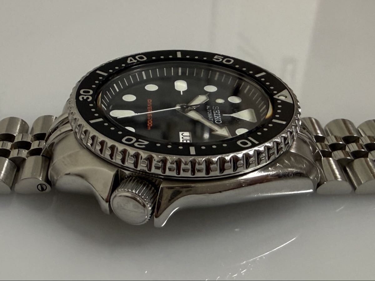 Seiko SKX007J Men’s 42mm Stainless Steel Automatic Dual Date Wristwatch