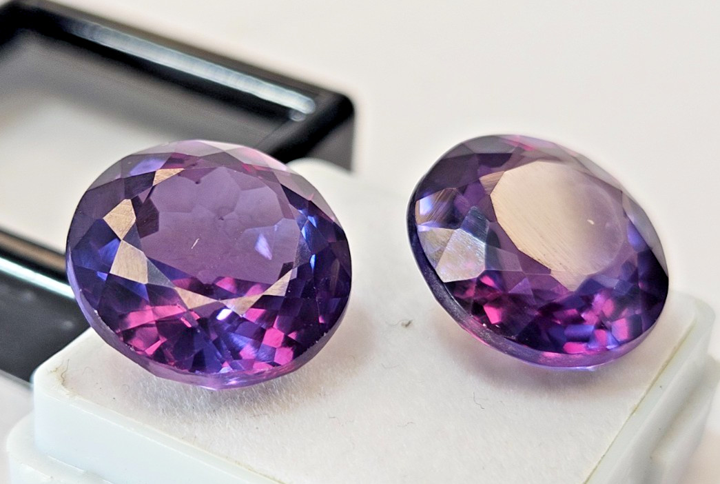 Round Cut Alexandrite 28-30 Ct Colour Change Pair Gemstone For Earring Making