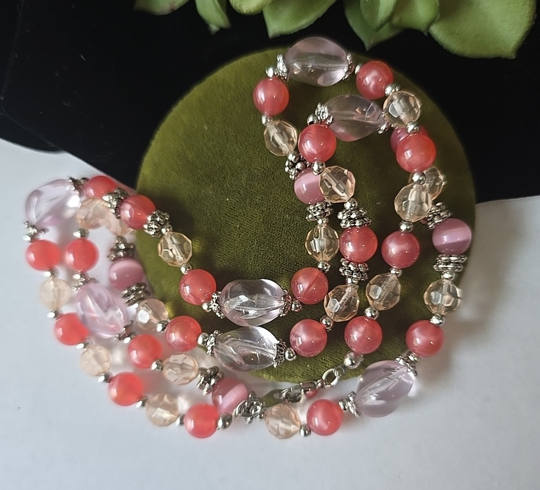 Vintage Lightweight Pink Lucite Beads Necklace 24″L