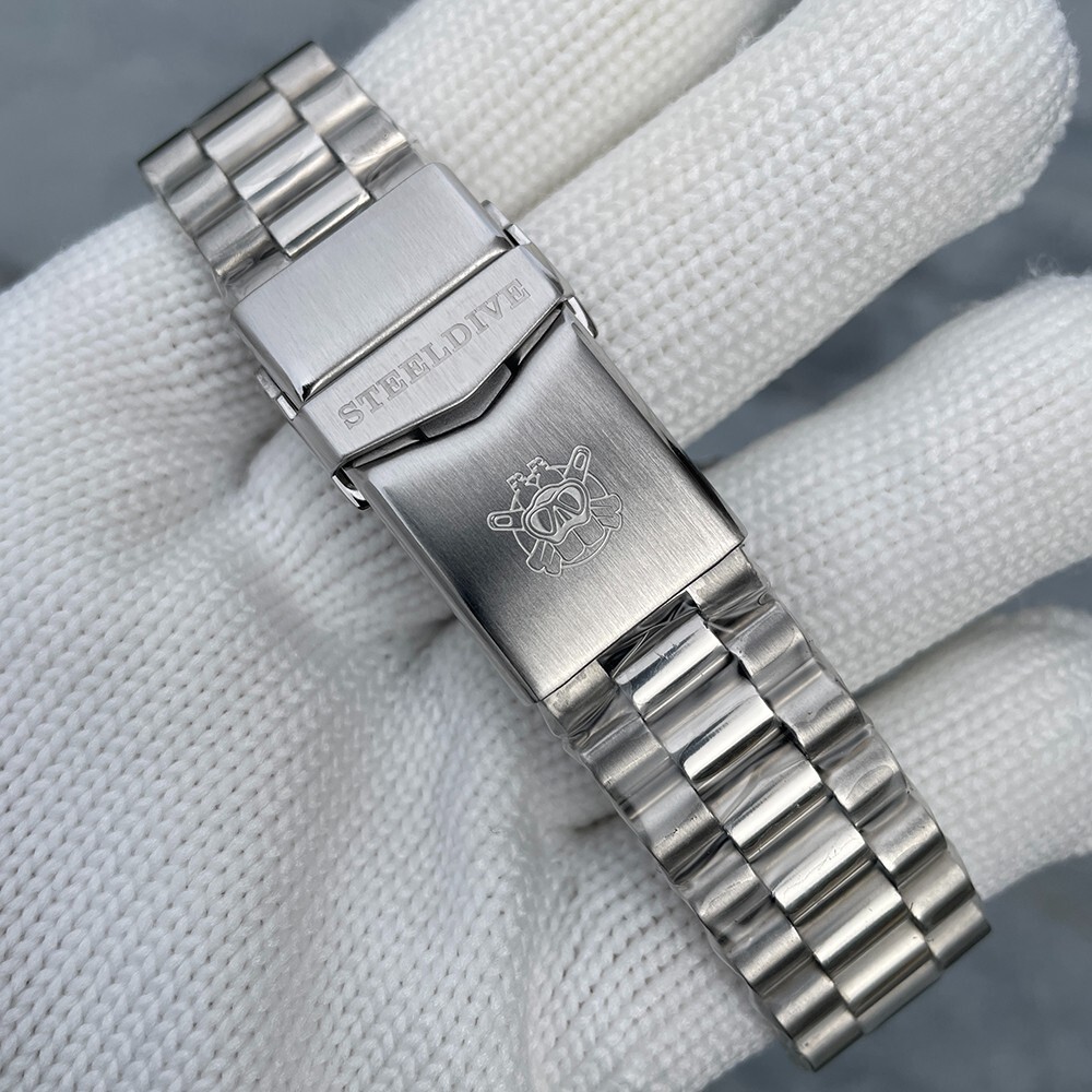 Steeldive SD1993, GMT, ‘Bruce Wayne’, NH34, Sapphire, Lume, 300m Diver, Diving