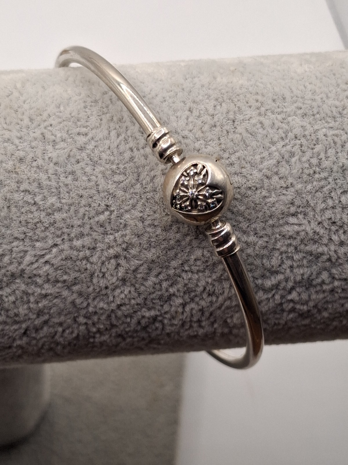 Pandora Sterling Silver You Melt My Heart Bangle 598619C00 S925 ALE 20cm