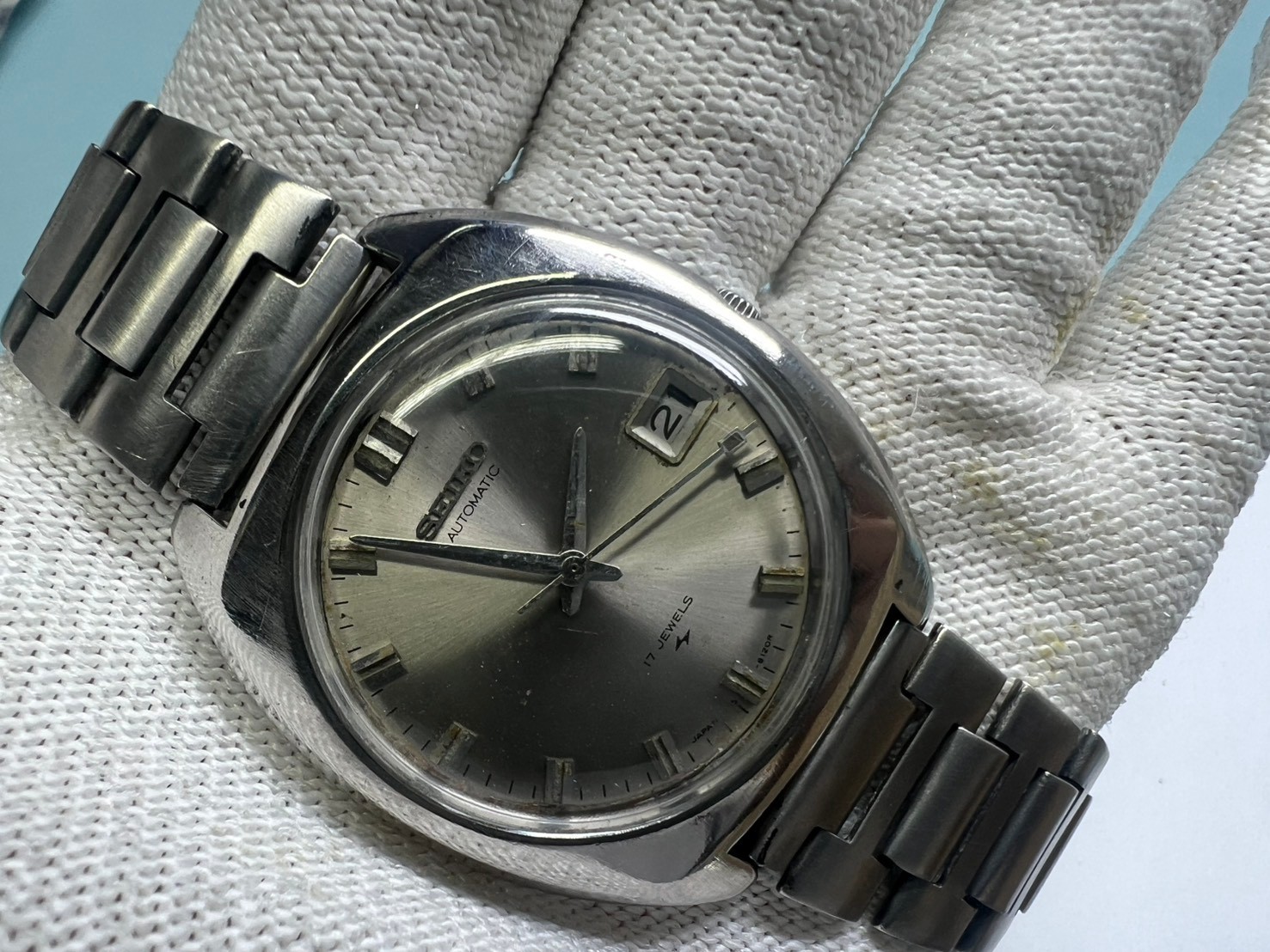 76. Seiko wristwatch 7005-8120 R date 37 mm running