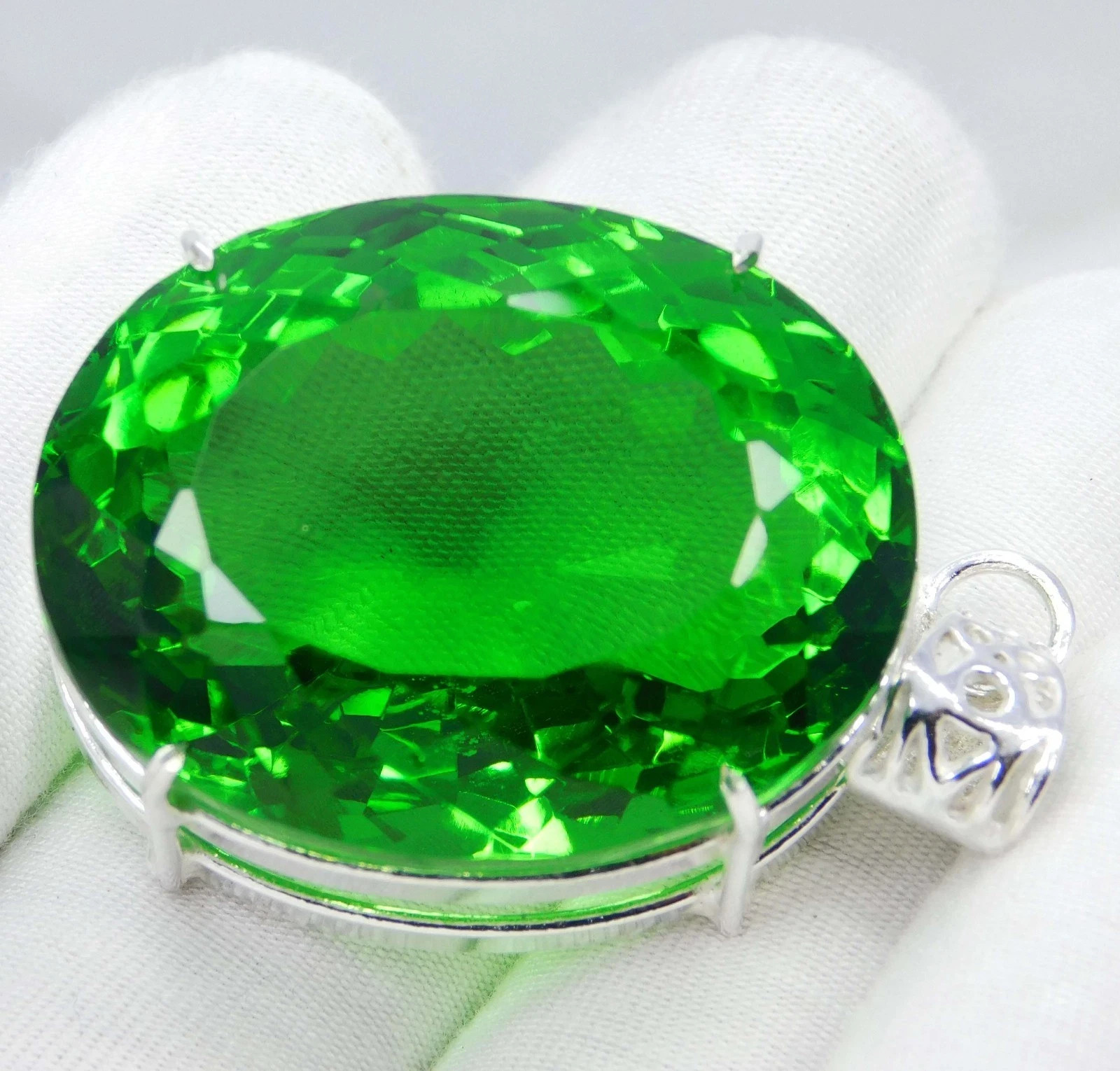 Certified 105 Ct Natural Peridot Green Pendant in 925 Solid Silver Gemstone