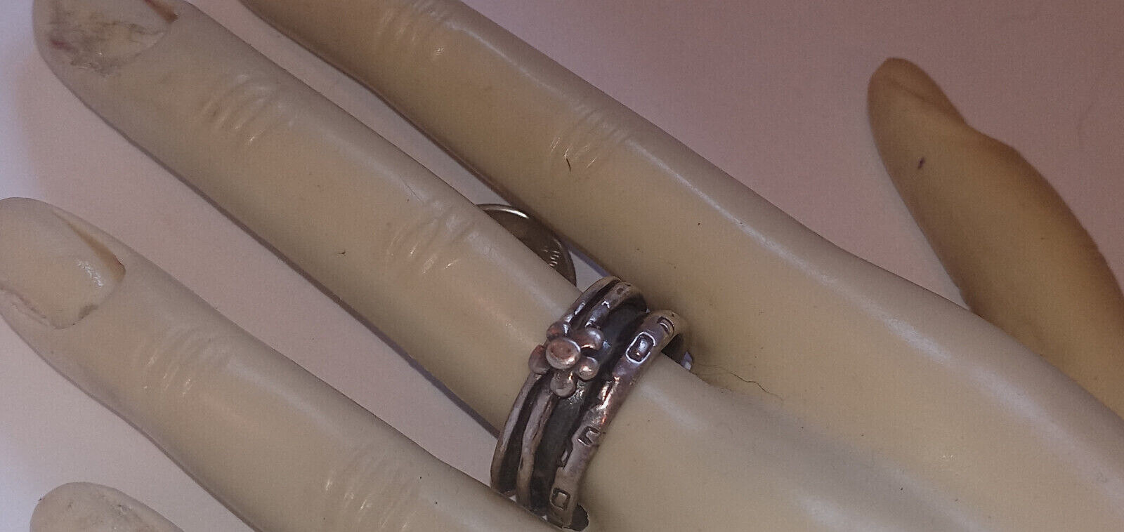 OXIDIZED 925, SINGLE FLOWER SPINNER BAND RING, 9MM SIZE 8.5, 7.5 GRAMS