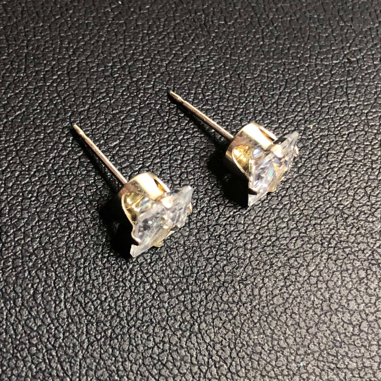 3131 Sterling silver 925 princess cut CZ stud earrings 3.5 gram