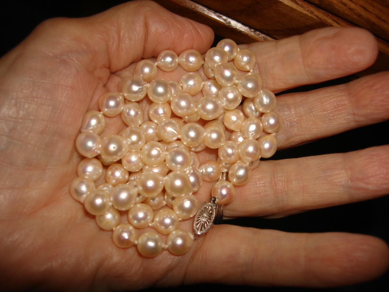Vtg Nice One Strand Approx 8.3mm Pearl 14K Gold Clasp 30″ Opera Length Necklace