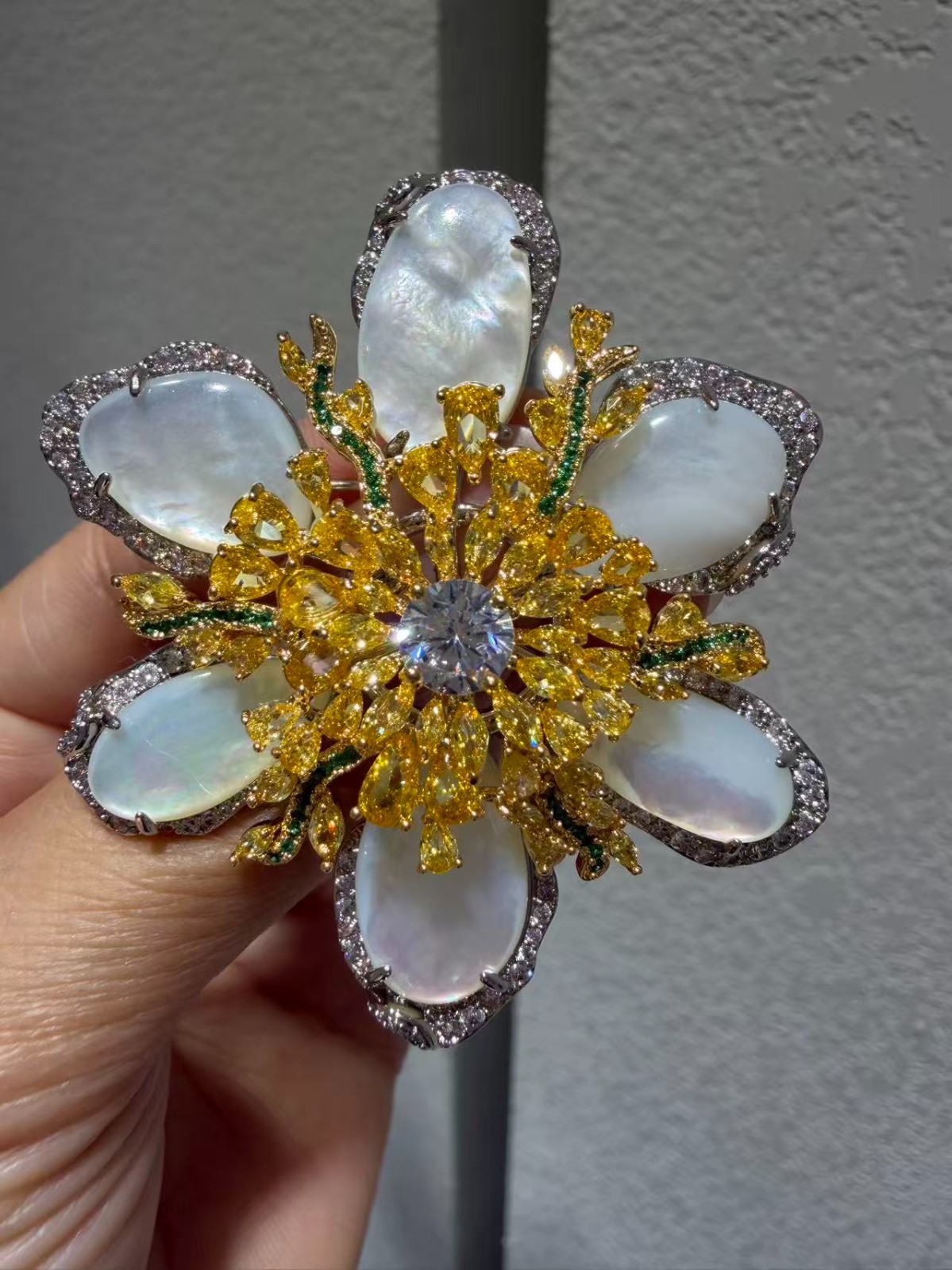 natural sea shell flower brooch copper with cubic zircon gold and white color