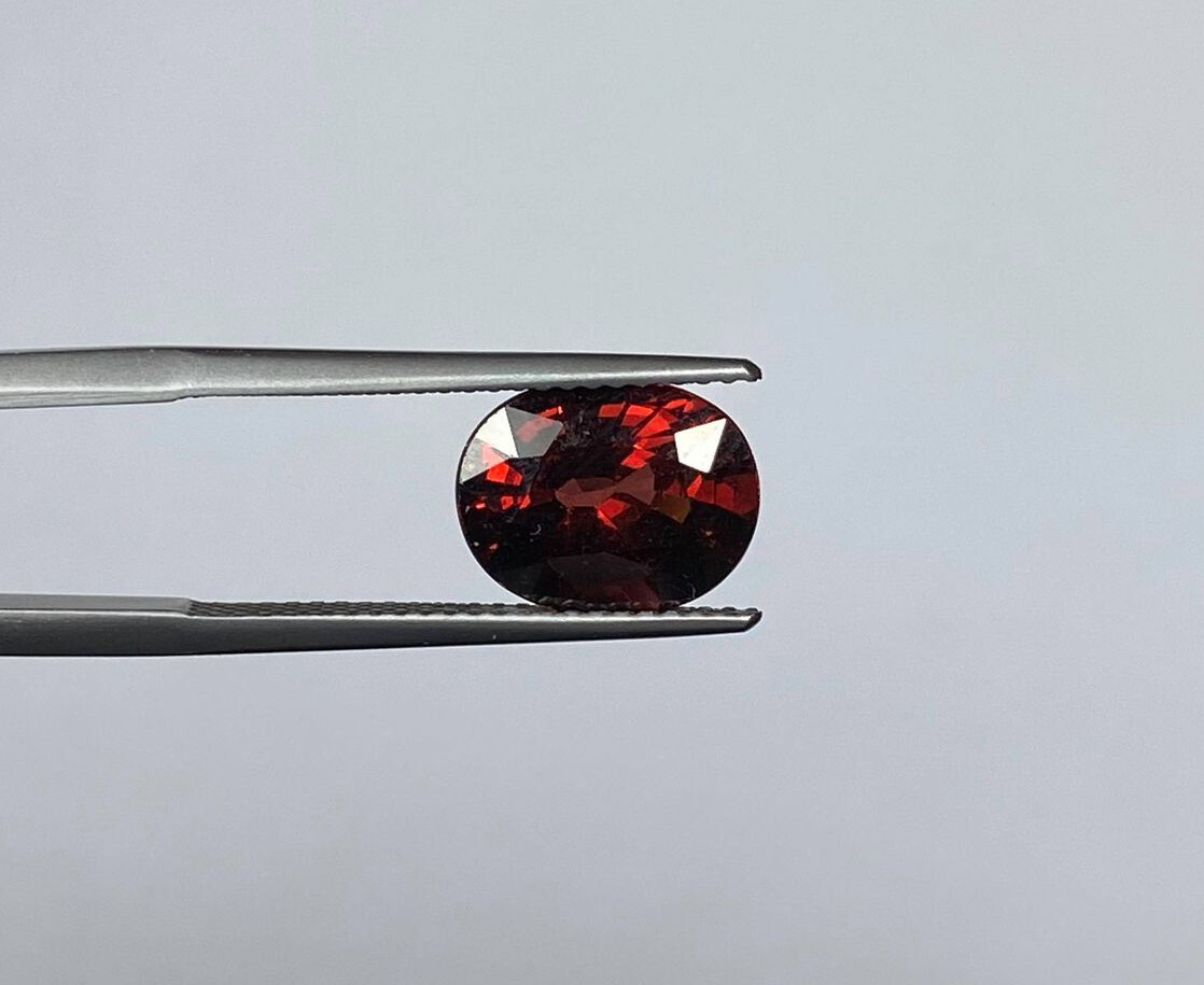 Fiery Red Rhodolite Garnet Gem – 8 X 10 X 5.7 MM – 3.95 Cts – Oval Cut