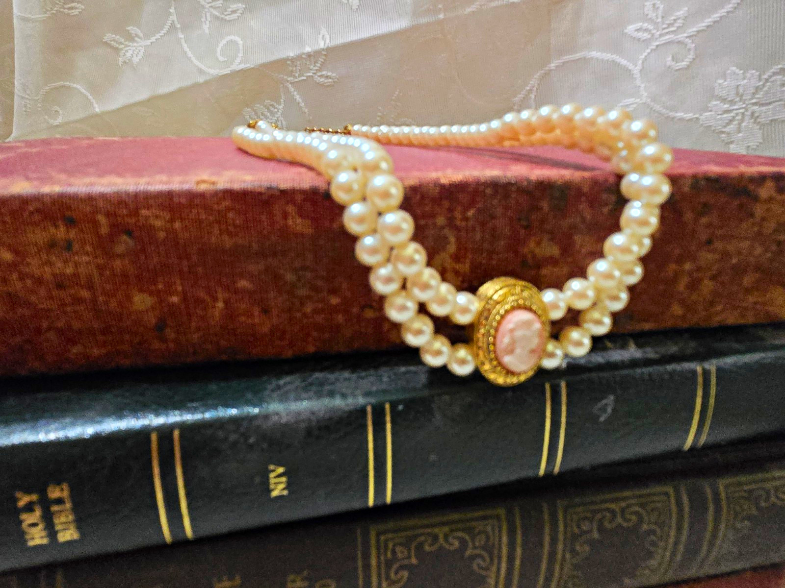 Double Strand Faux Pearl Beaded Choker Necklace Oval Pink Cameo Pendant 15 in
