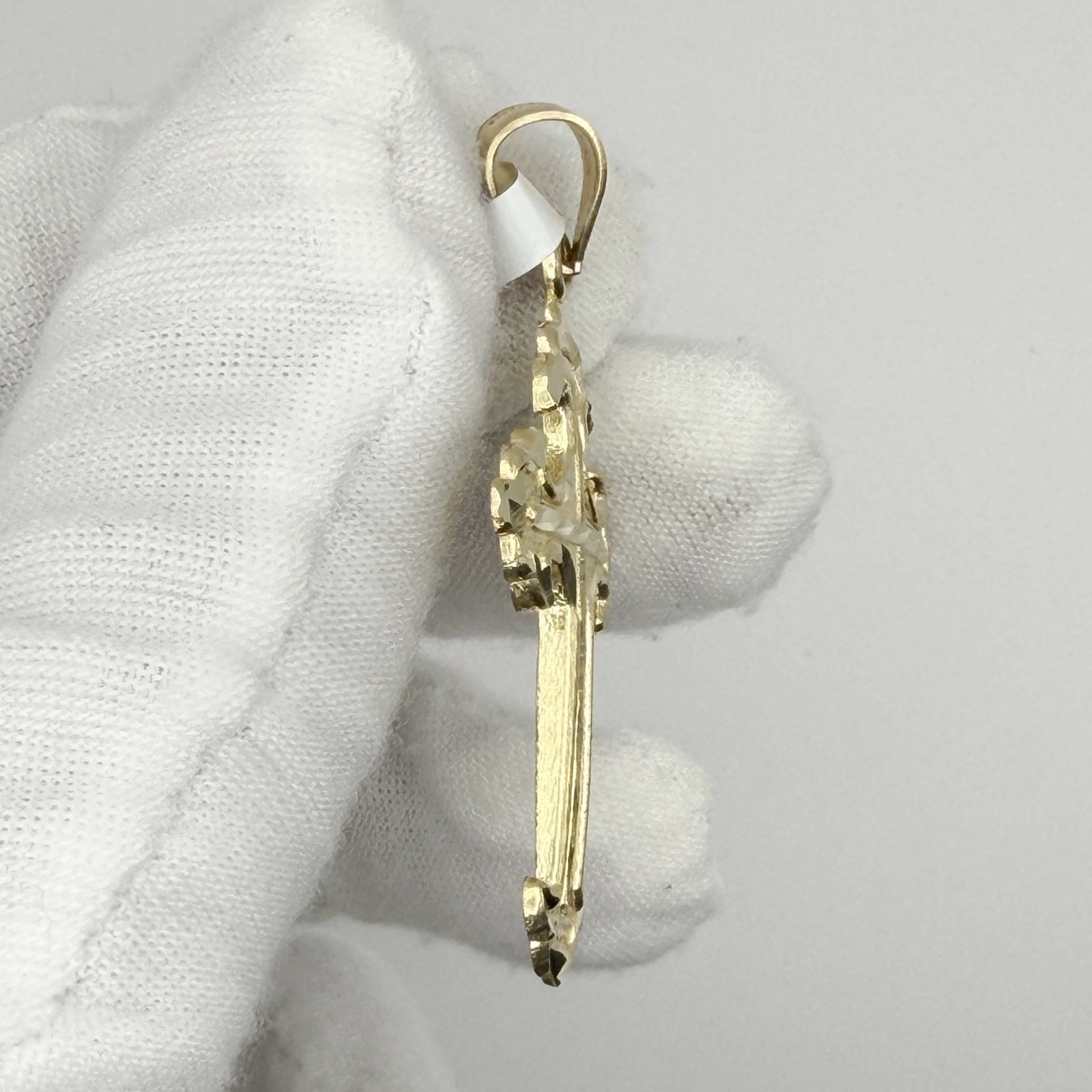 10kt Yellow Gold Diamond-Cut Mens Cross Religious Charm Pendant