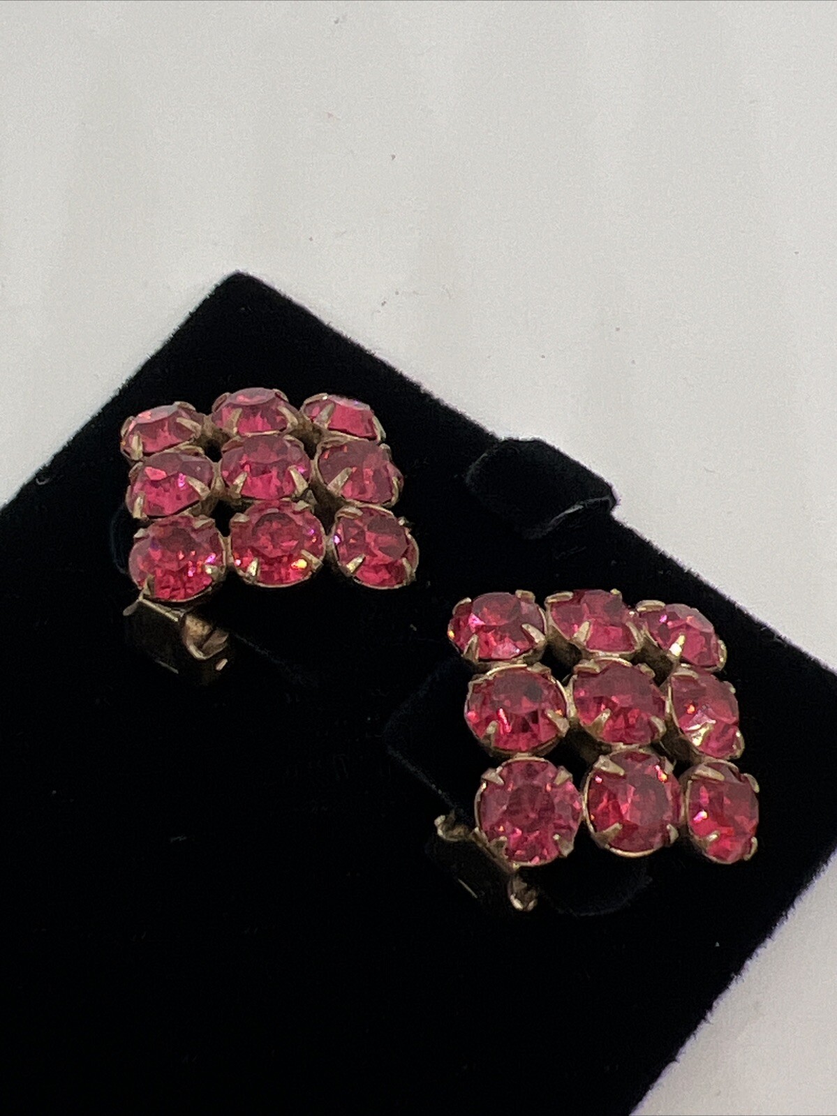 Vintage Pink Rhinestone Prong Set Clip On Earrings 8052