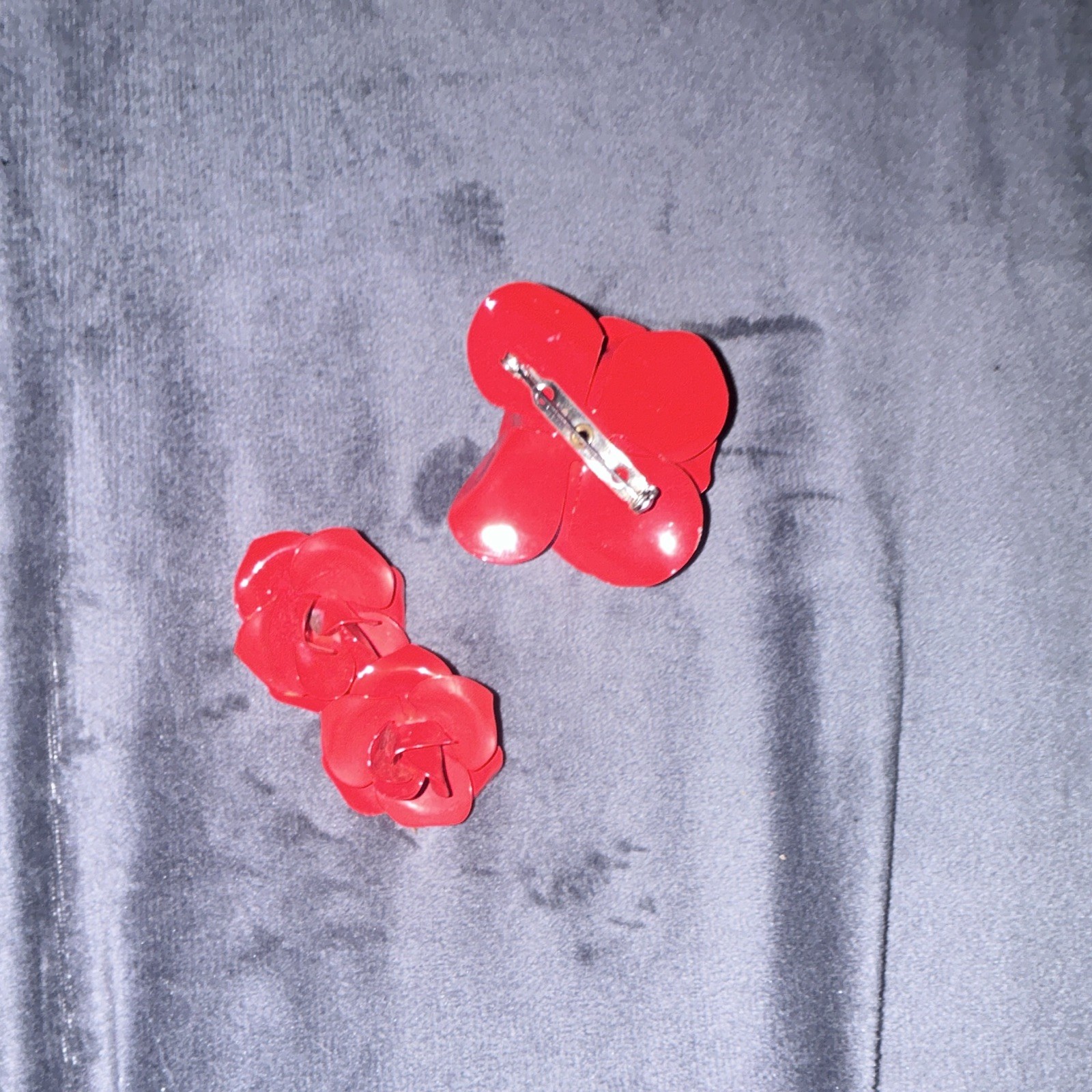 Red Plastic Rose Flower Brooch Pin, and earrings noStone, Flowers & Plants Theme