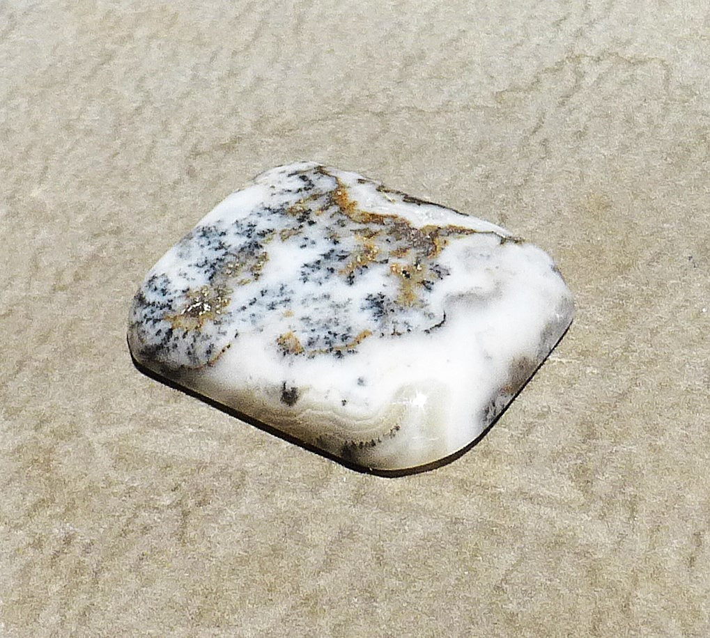 NATURAL manganese dendrites in calcite cabochon from California (45.50 cts.)