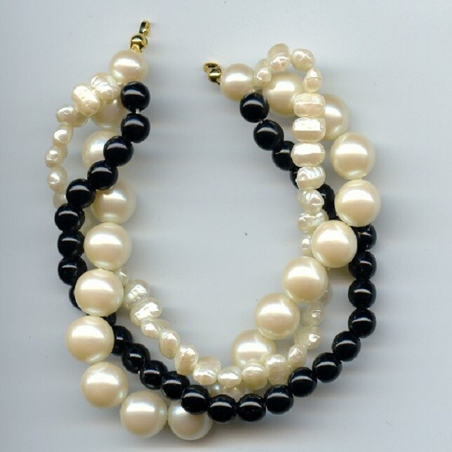 VINTAGE JAPAN PEARL & JET ACRYLIC 3 STRAND ROUND & NUGGET BEADED 8″ SECTION 1595