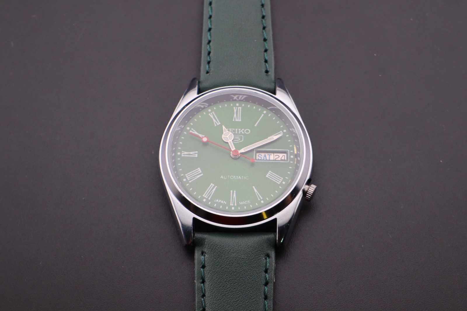 Vintage Seiko 5 Automatic 7009A Japan Made Men’s Wrist Watch, Day/Date